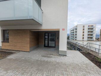 Nabízíme k pronájmu moderní byt o dispozici 3+kk s balkónem 