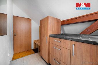 Nabízíme pronájem prostorného bytu 3+kk o výměře 69 m² v obc