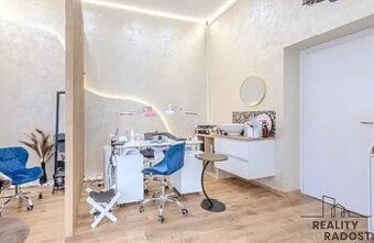 Nabízíme k pronájmu obchodní prostory na frekventovaném míst