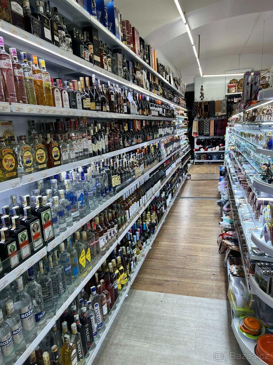 Nabízíme k pronájmu obchodní prostory na frekventovaném míst