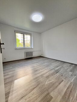 K dlouhodobému podnájmu nabízíme nově plně rekonstruovaný by
