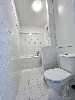 K dlouhodobému podnájmu nabízíme nově plně rekonstruovaný by