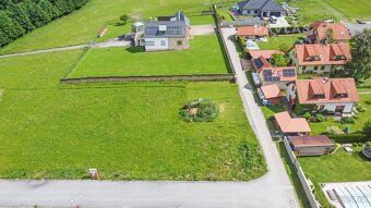 Tento výjimečný stavební pozemek o velkorysé výměře 1 104 m²