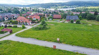 Tento výjimečný stavební pozemek o velkorysé výměře 1 104 m²