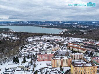 Nabízíme k pronájmu krásný byt 2 + kk v obci Habartov, nachá