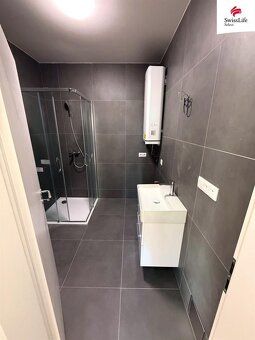 Nabízíme k pronájmu světlý a moderní byt o dispozici 2+kk a 