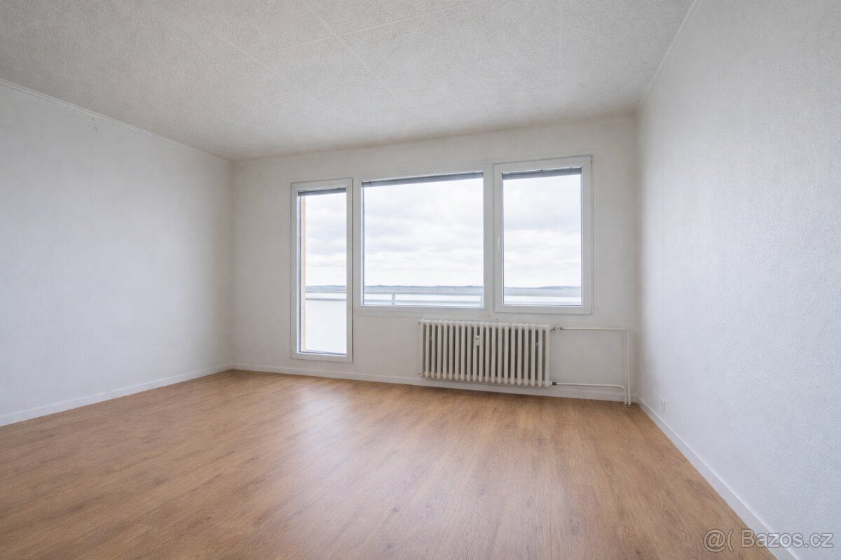 V zastoupení majitele Vám nabízíme k pronájmu moderní byt o 