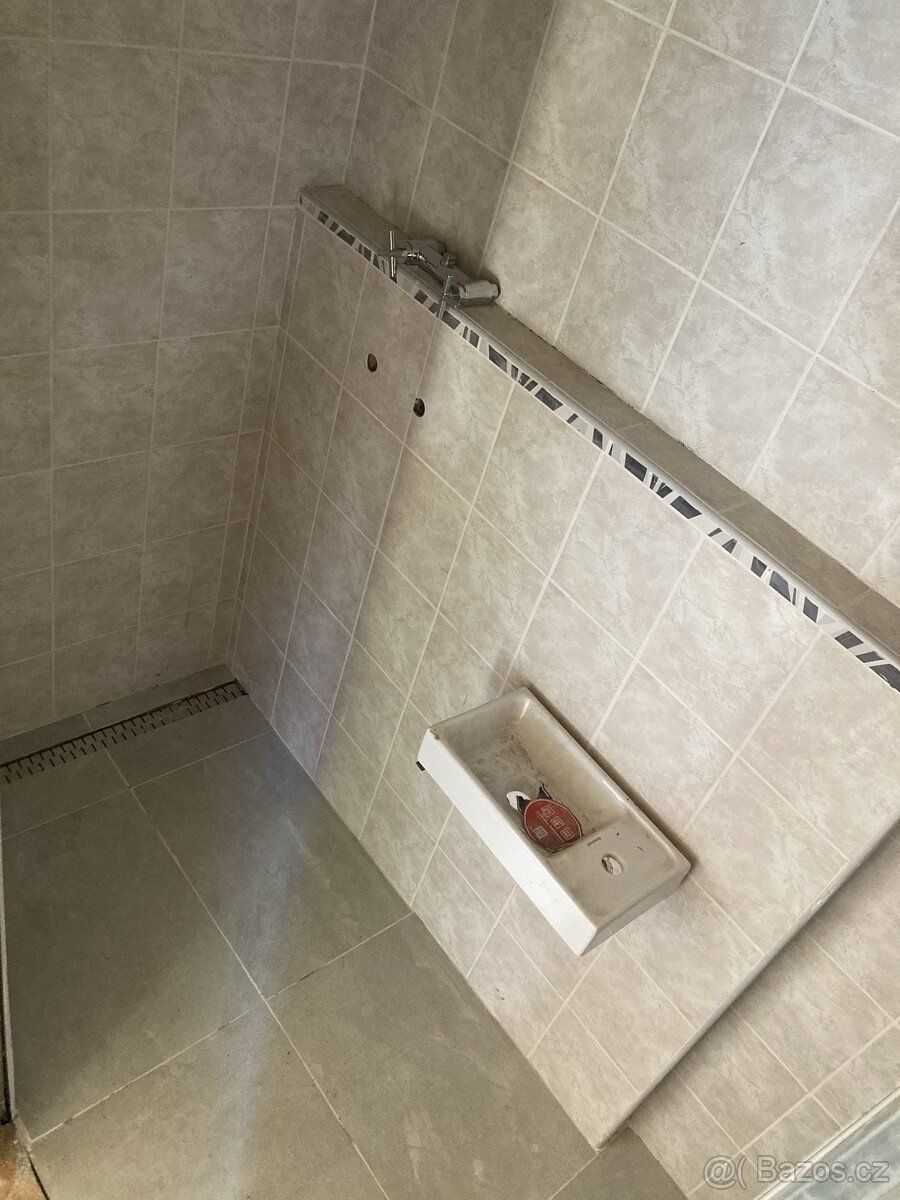 Nabízím k prodeji nově postavený, kompaktní a plně zateplený