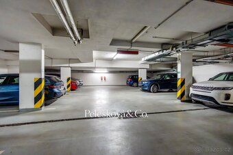 Ev.č. 00245 Nabízíme k pronájmu moderní a světlý byt o dispo