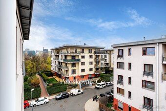 Ev.č. 00245 Nabízíme k pronájmu moderní a světlý byt o dispo