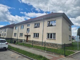 Nabízíme k pronájmu zděný byt 3+1 v centru Zlivi. Jedná se o