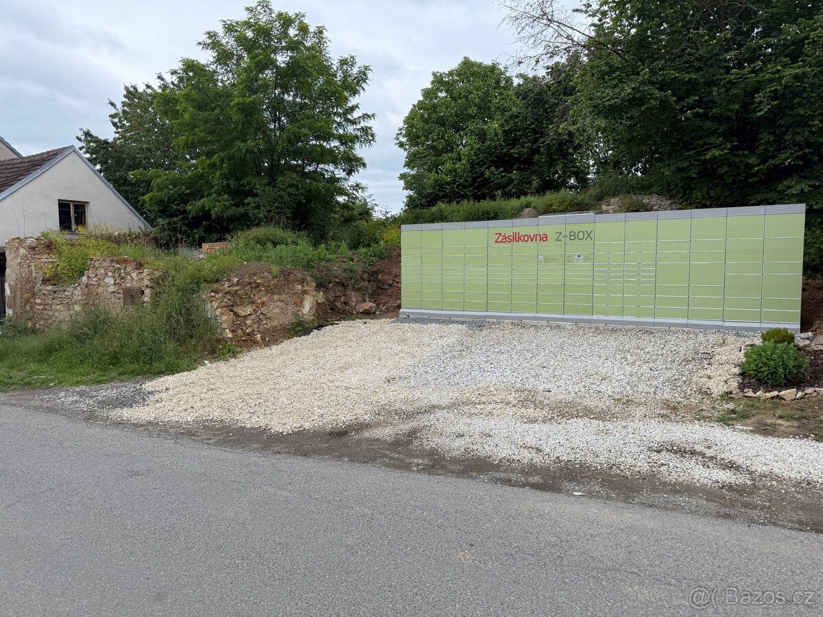 Pronajmu pozemek o rozměrech 7x6m v sirším centru obce Radom