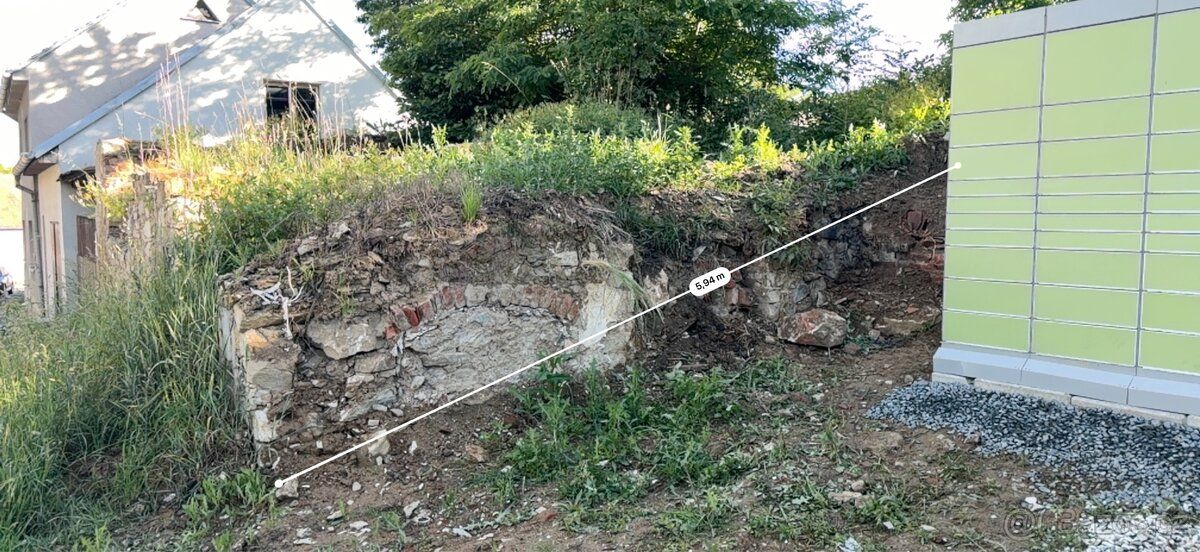 Pronajmu pozemek o rozměrech 7x6m v sirším centru obce Radom