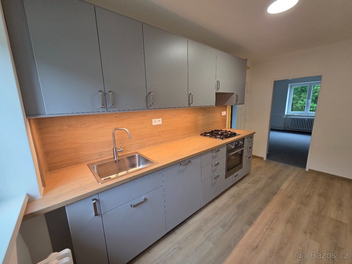 Pronájem bytu 2+1 po kompletní rekonstrukci, 58 m², balkon, 