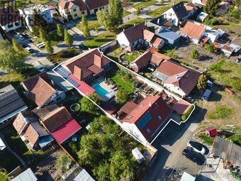 V obci Březí u Mikulova nabízíme ke koupi zavedený penzion v