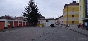 Nabízím garáž na umístění reklamy.Misto přímo proti vchodu d