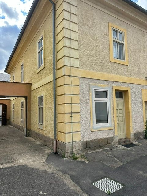 Byt nezařízen 1+1 50m2 v přízemí bytového domu v Terezíně ul
