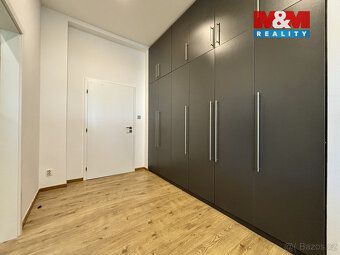 Nabízíme k pronájmu nadstandardně prostorný byt 1+kk o výměř