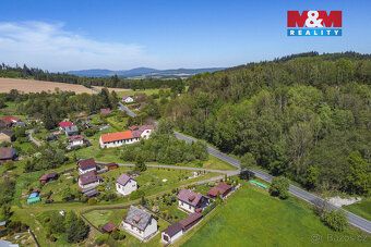Nabízíme k prodeji rozlehlý pozemek o rozloze 1734 m² na kli