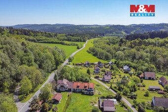 Nabízíme k prodeji rozlehlý pozemek o rozloze 1734 m² na kli