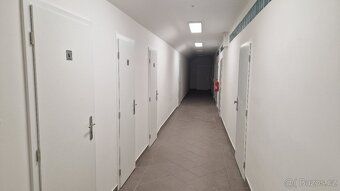 Nabízíme k pronájmu menší kancelář o velikosti 11,50 m2, umí