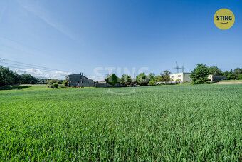 Stavební pozemek 1 002 m² v Pazderné – klidné bydlení pod Be
