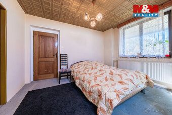 Nabízíme k prodeji samostatně stojící rodinný dům v klidné č