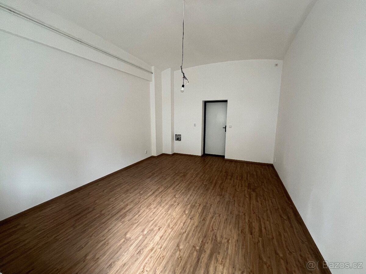 Pronajmu nebytový prostor k využití buď jako kancelář nebo s