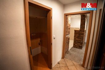Nabízíme byt 1+kk s užitnou plochou 31 m² v přízemí panelové