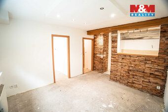 Nabízíme byt 1+kk s užitnou plochou 31 m² v přízemí panelové