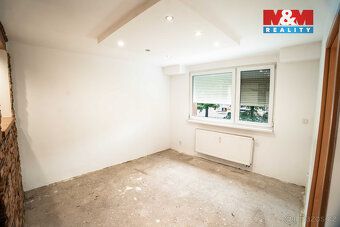 Nabízíme byt 1+kk s užitnou plochou 31 m² v přízemí panelové