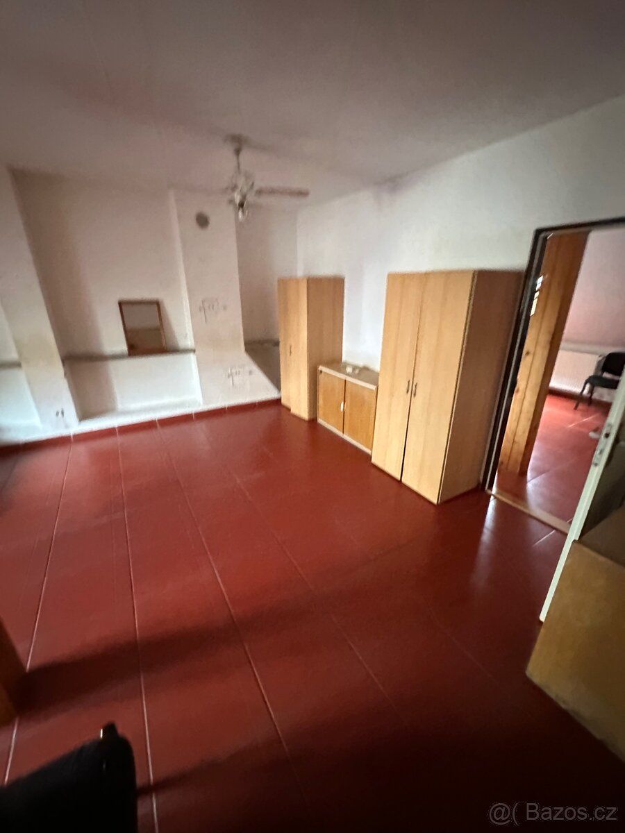 Pronájem prostorného pokoje na ubytovně – Pardubice
Nabízím 
