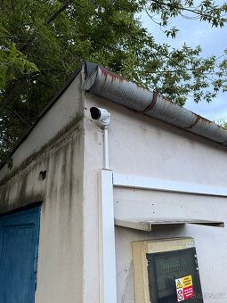 Prodám velmi pěknou, nadstandartně velkou garáž u Prechezy –
