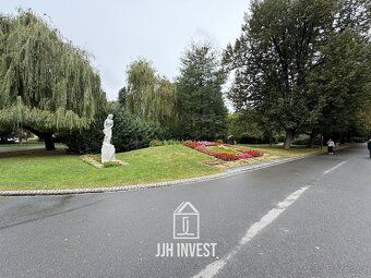 Ev.č. 00120 Nabízíme k pronájmu atraktivní obchodní prostor 