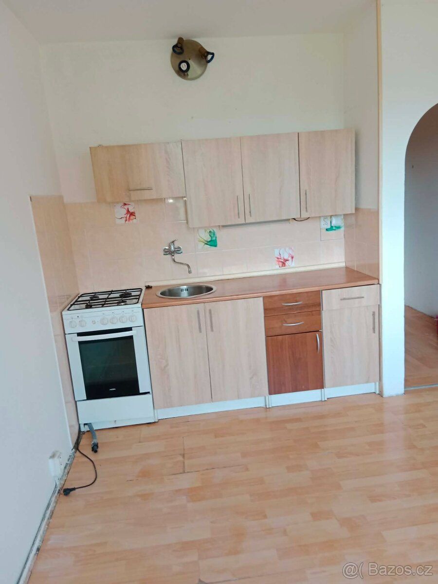Dobrý den pronájmu byt 1+1 36m2 sídliště Toužim,volný od 1.7