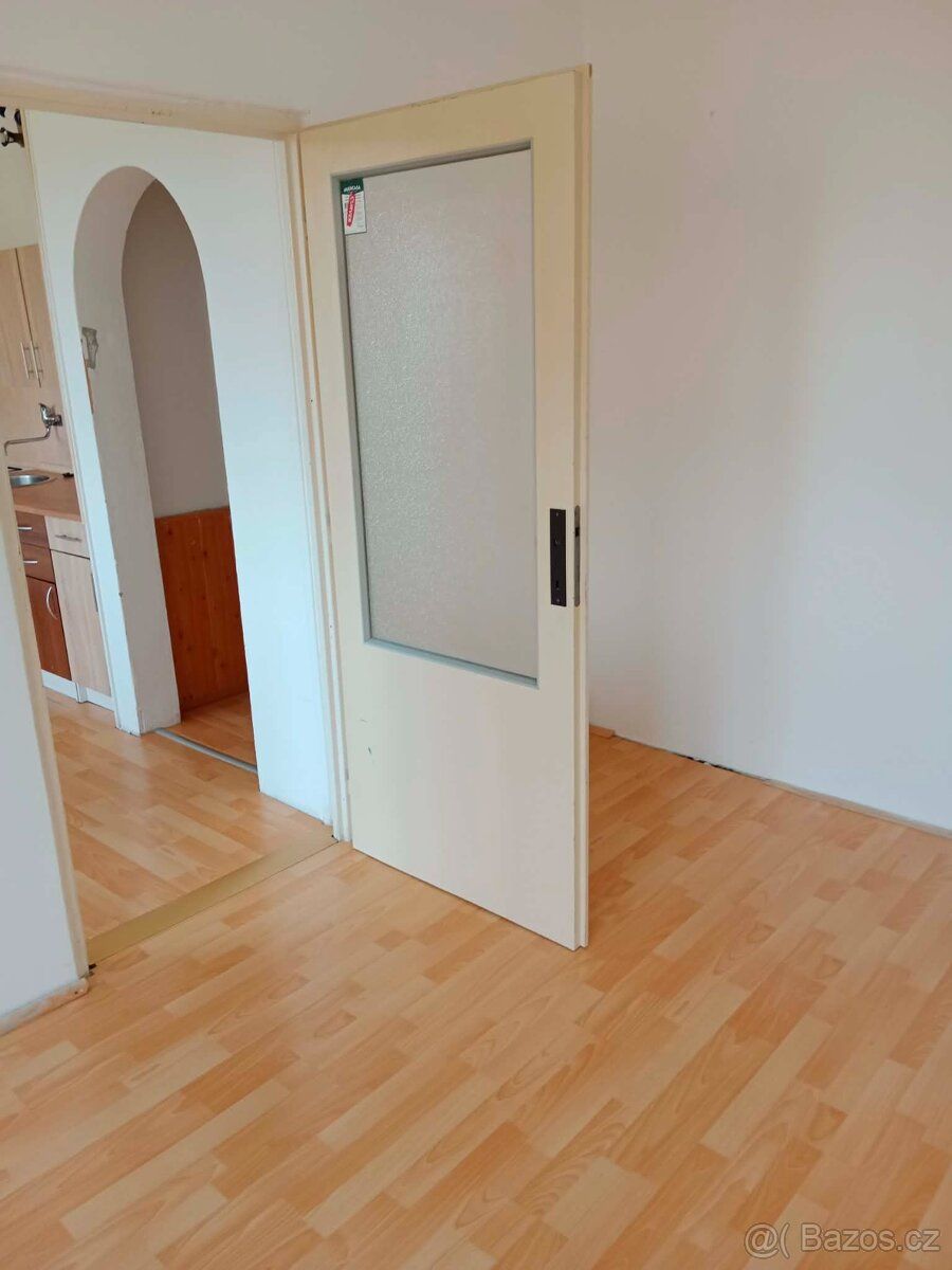 Dobrý den pronájmu byt 1+1 36m2 sídliště Toužim,volný od 1.7