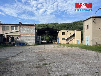 Nabízíme Vám k pronájmu víceúčelovou jednopodlažní komerční 
