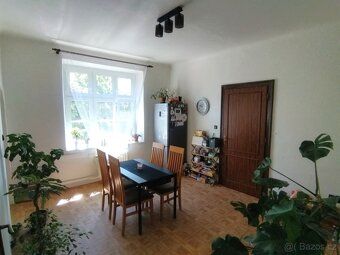 Nabízíme k pronájmu byt 2+1 v cihlovém domě s balkonem a pře