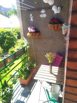 Nabízíme k pronájmu byt 2+1 v cihlovém domě s balkonem a pře