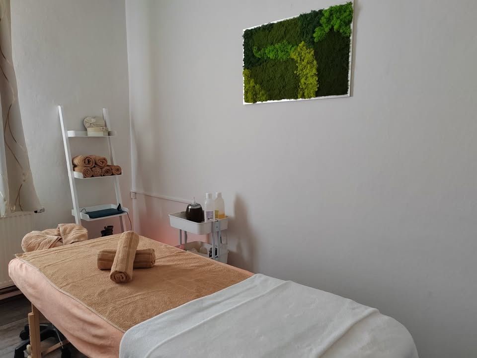 Nabízíme k pronájmu místo ve sdíleném kosmetickém salónu v O