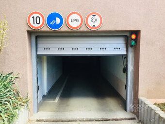 Pronájem garážového hydraulického stání, ulice Pešlova, Prah