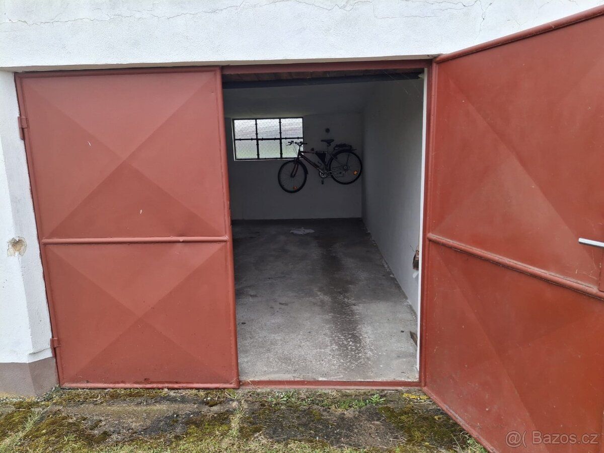 Prodám garáž 24 m na vlastním pozemku. Garáž je v osobním vl