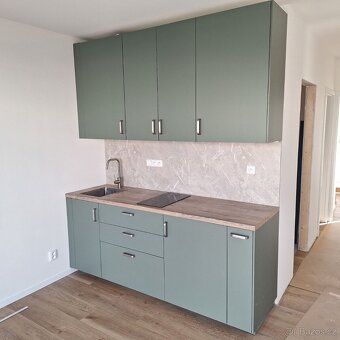 Moduvový dům o rozměru 10x4m, postaven jako 3+KK. Vytápění T