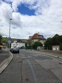 Ev.č. 01783 Prodej podílu, id.1/4 činžovního domu, 430 m2, p