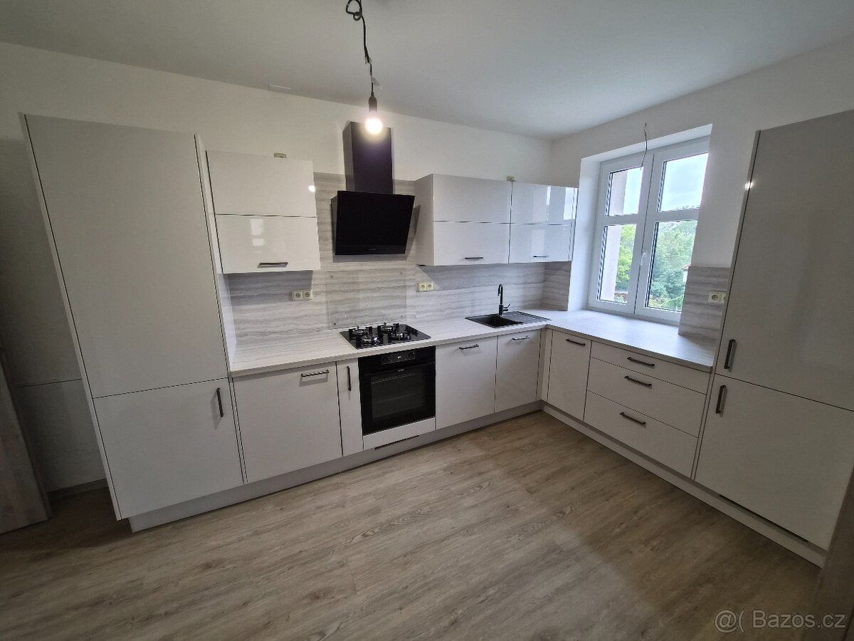 Pronájem bytu 3+1, 100 m2, U Města Chersonu, Most Nabízím k 