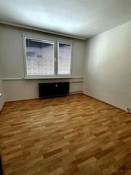 Nabízíme k prodeji útulný byt o dispozici 1+kk, který se nac