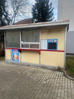 Jedná se o skoro nový kiosek k pronájmu zavedená elektrika n