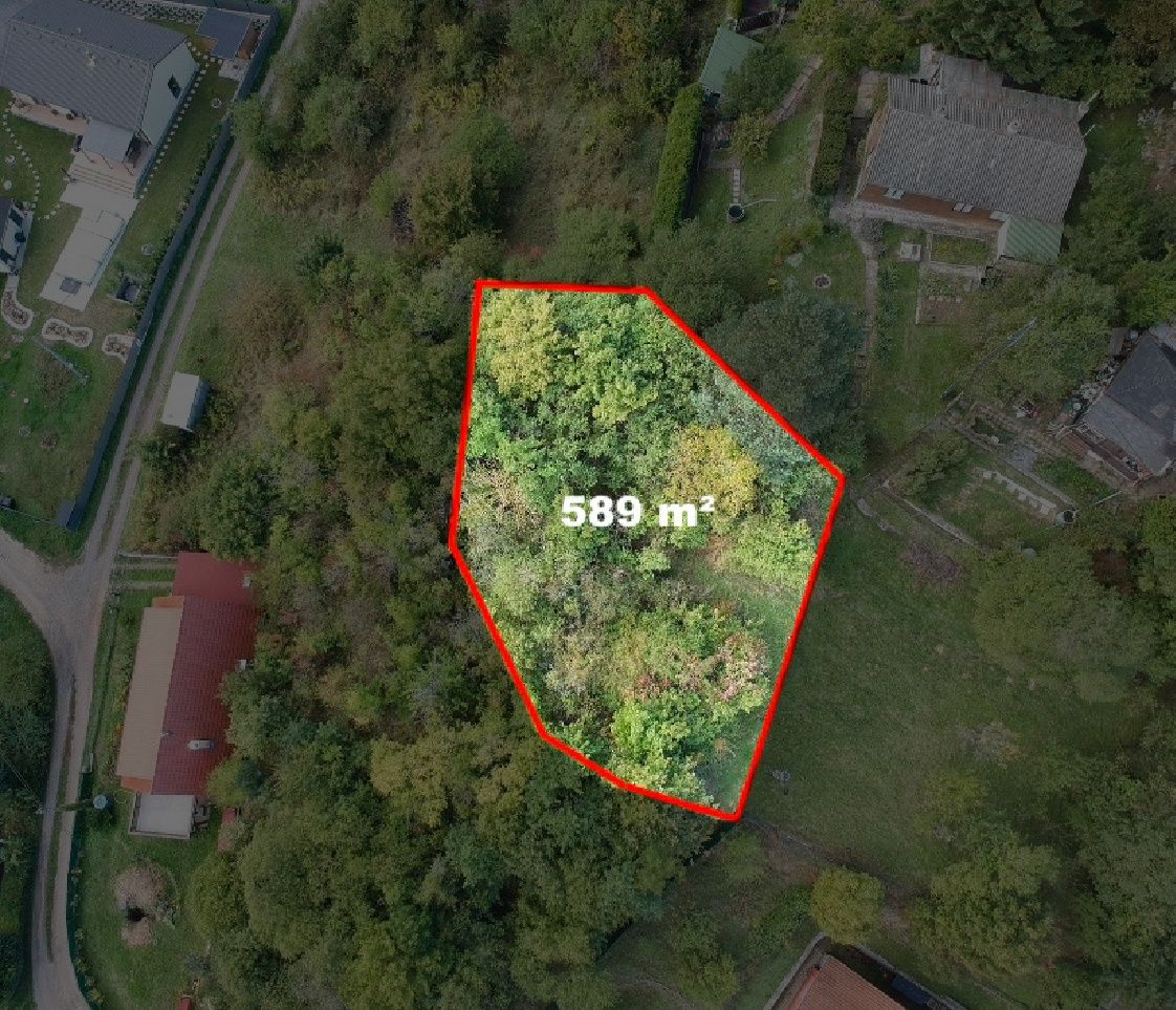 CENU NAVRHNĚTE Nabízíme k prodeji zahradu o výměře 589 m² v 