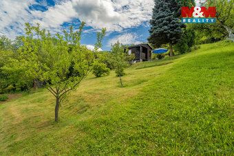 Nabízíme k prodeji udržovanou dřevěnou chatu (16 m² + verand