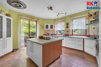 Prodej rodinný dům 9+2, na pozemku o CP 4183 m2 se zahradou,